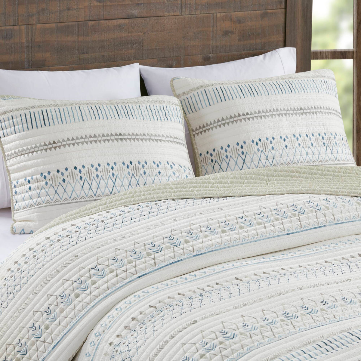 Printed Microfiber Seersucker Quilt Set with Reversible Design - Taupe/Blue