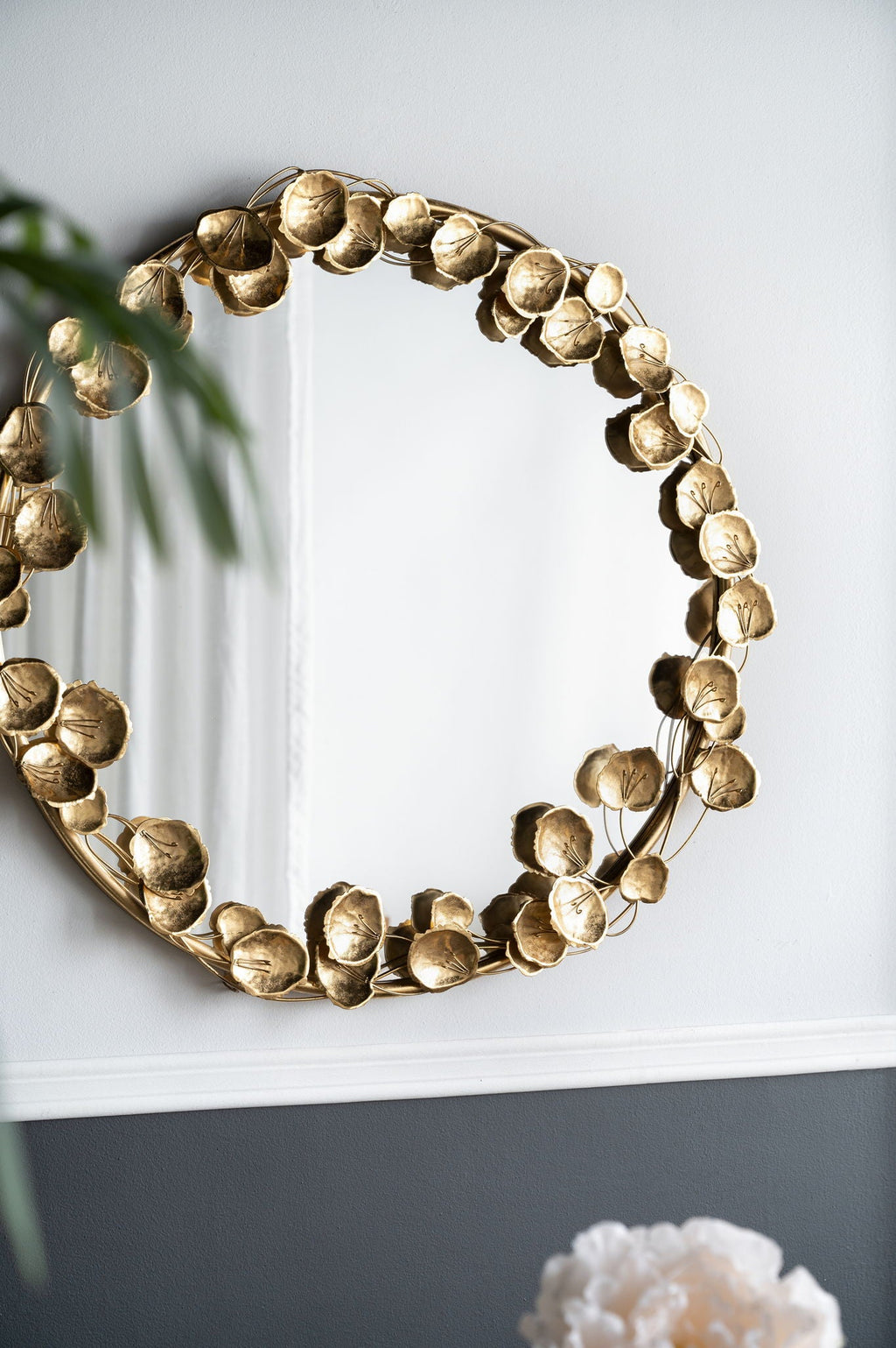 Round Metal Wall Mirror With Leaf Accents in Gold