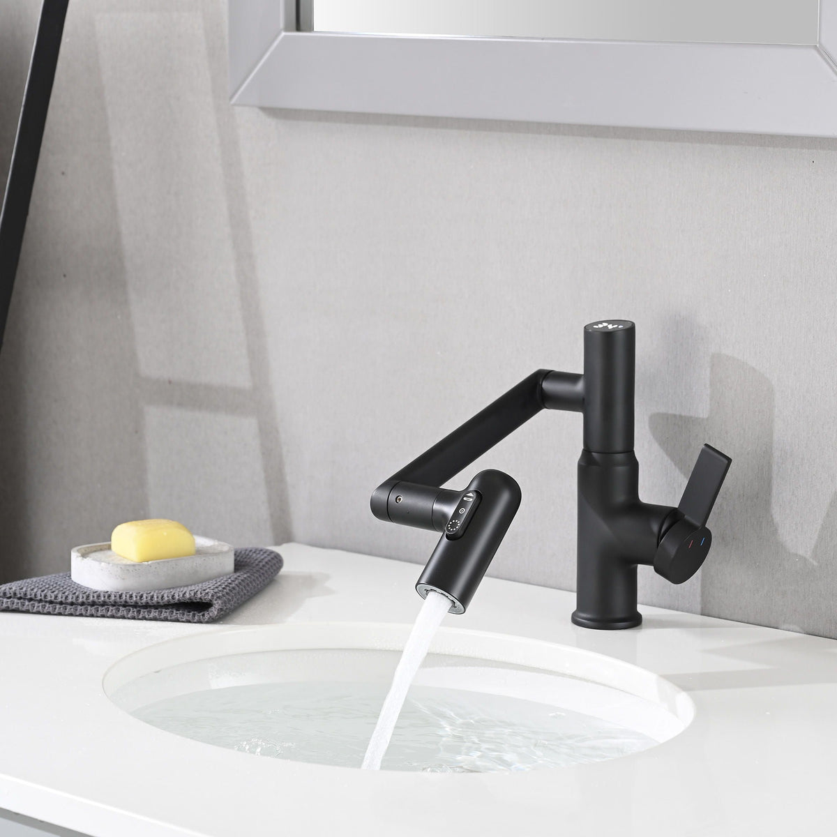 Bathroom Sink Faucet with Spray Function and Temperature Display - Black or Pearl Silver