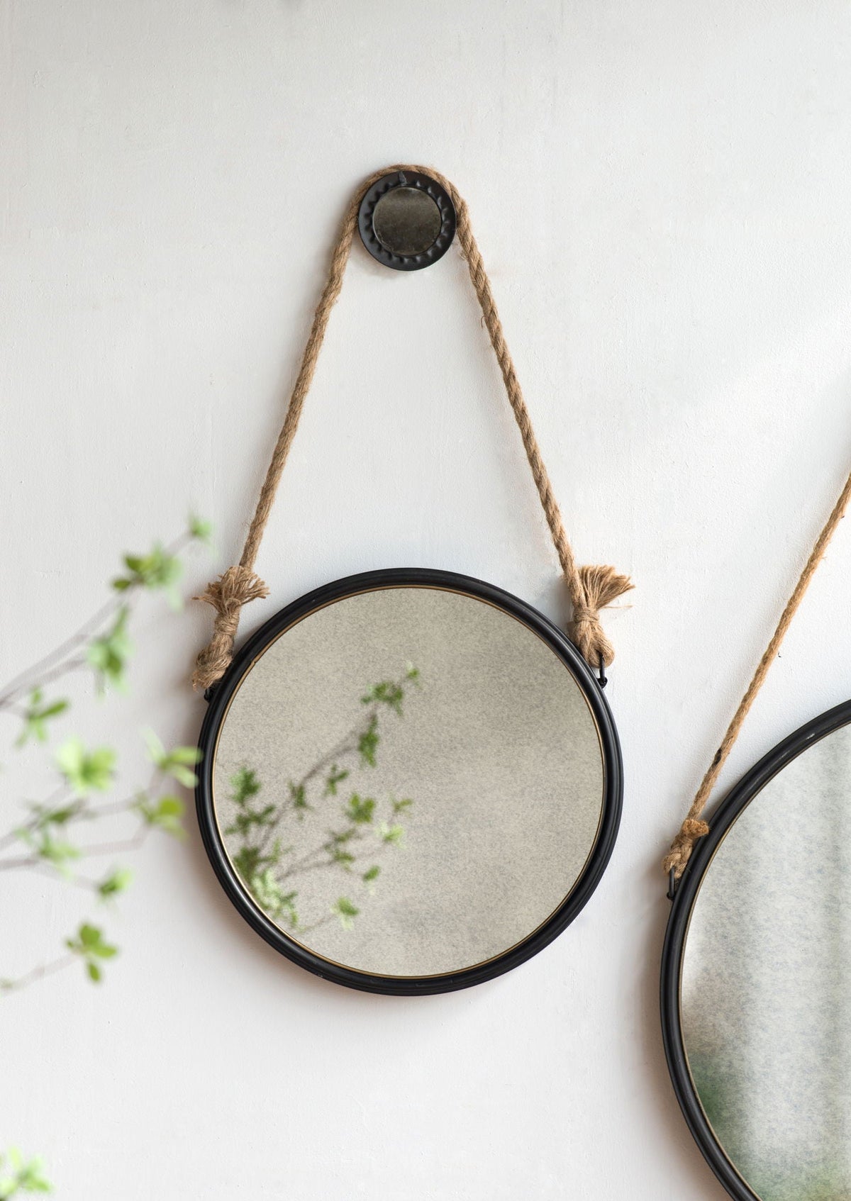 Black Circle Wall Mirror with Rope Strap - Contemporary Metal Frame