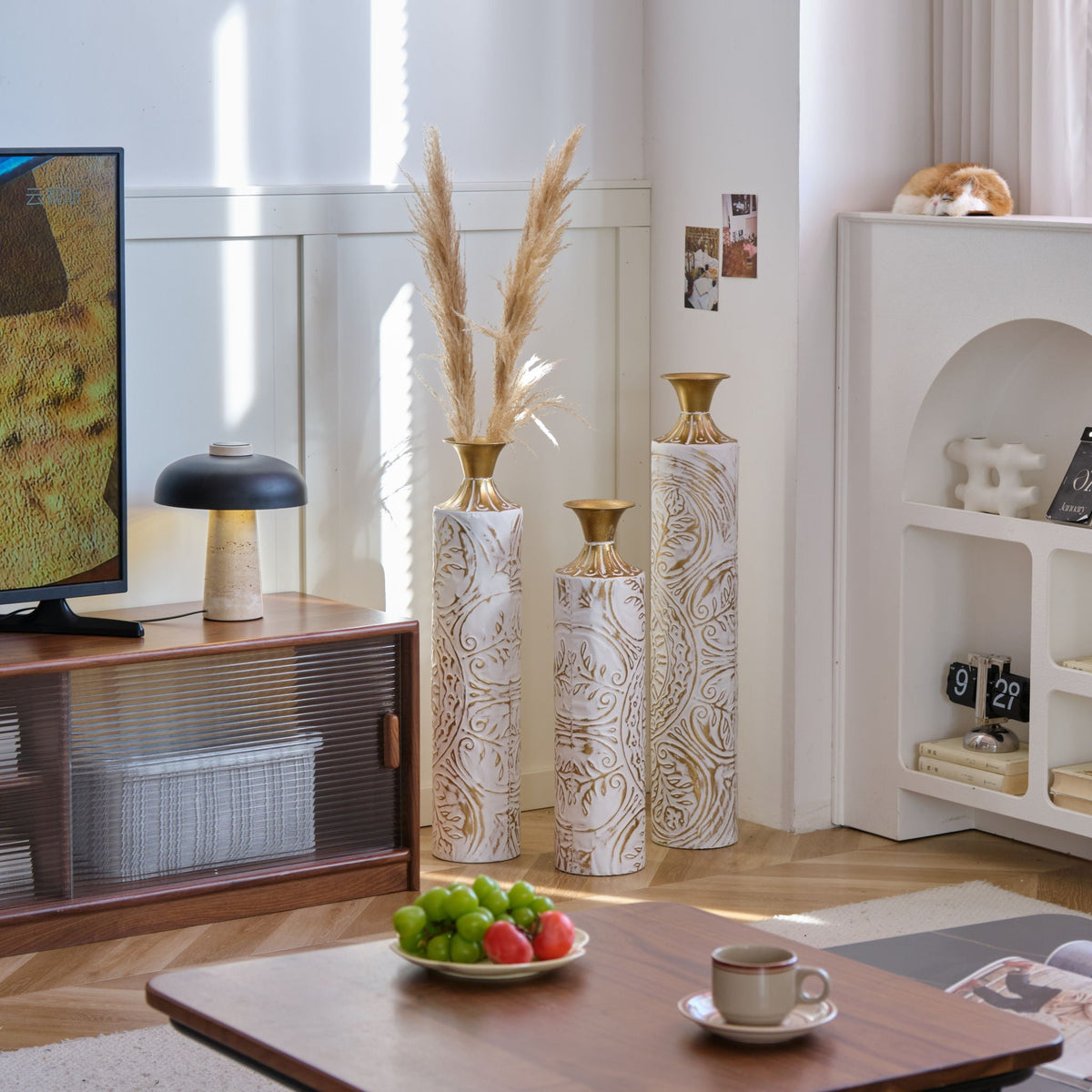 White / Gold Metal Floor Vases Set of 3 with Durable Modern Design