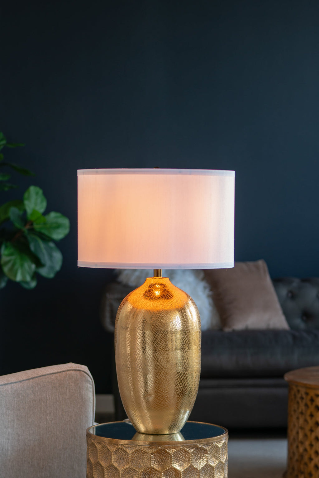 Round Aluminum Table Lamp with White Fabric Shade - Gold
