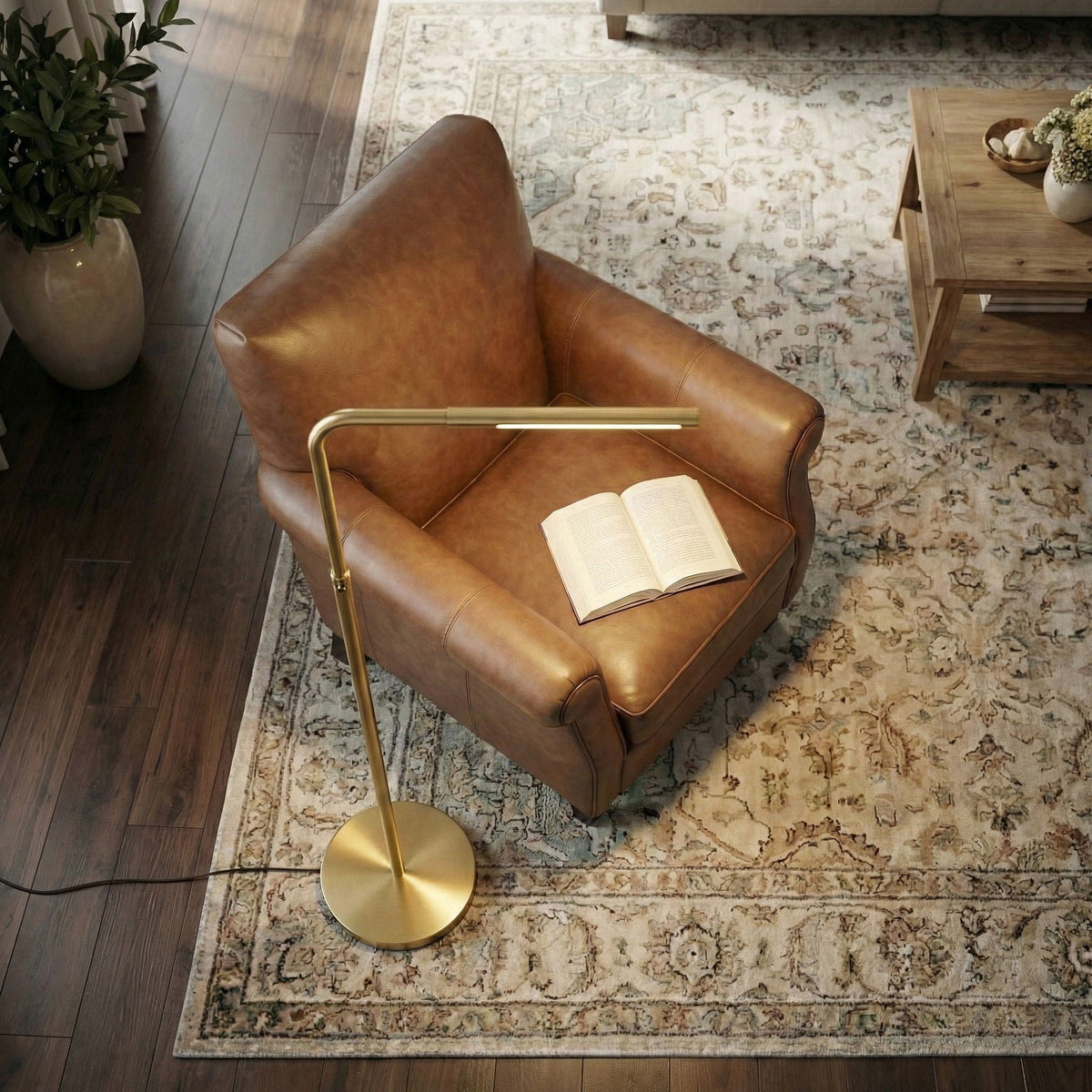 Verve Floor Lamp with On/Off Switch - Gold