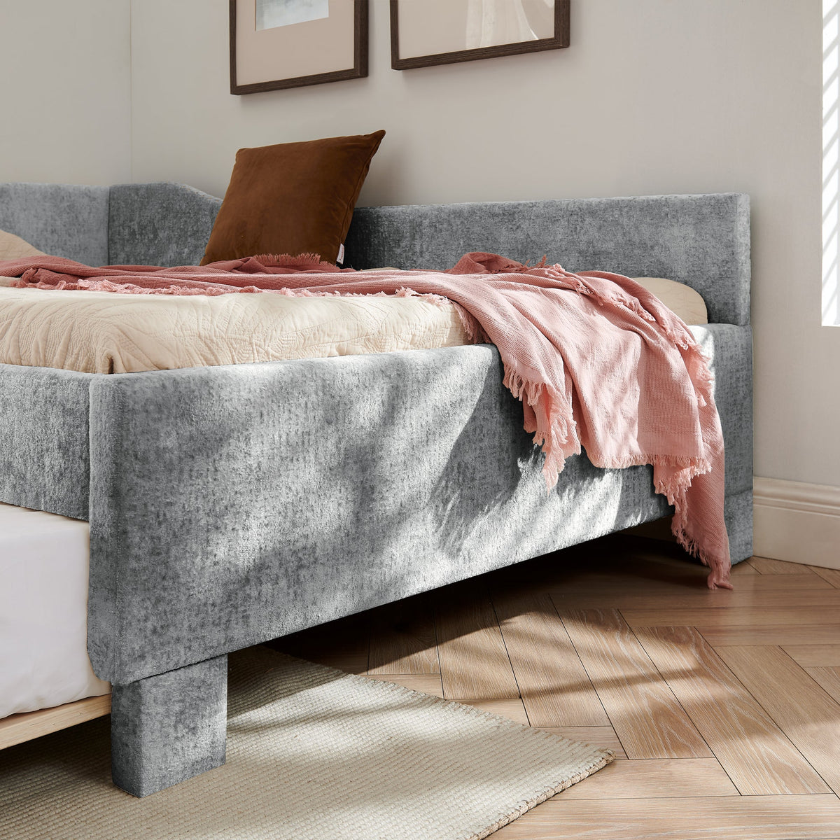 Full Size Curved Chenille Daybed with Trundle and USB Port