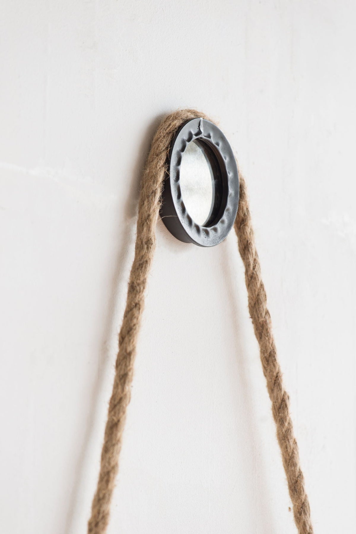 Black Circle Wall Mirror with Rope Strap - Contemporary Metal Frame