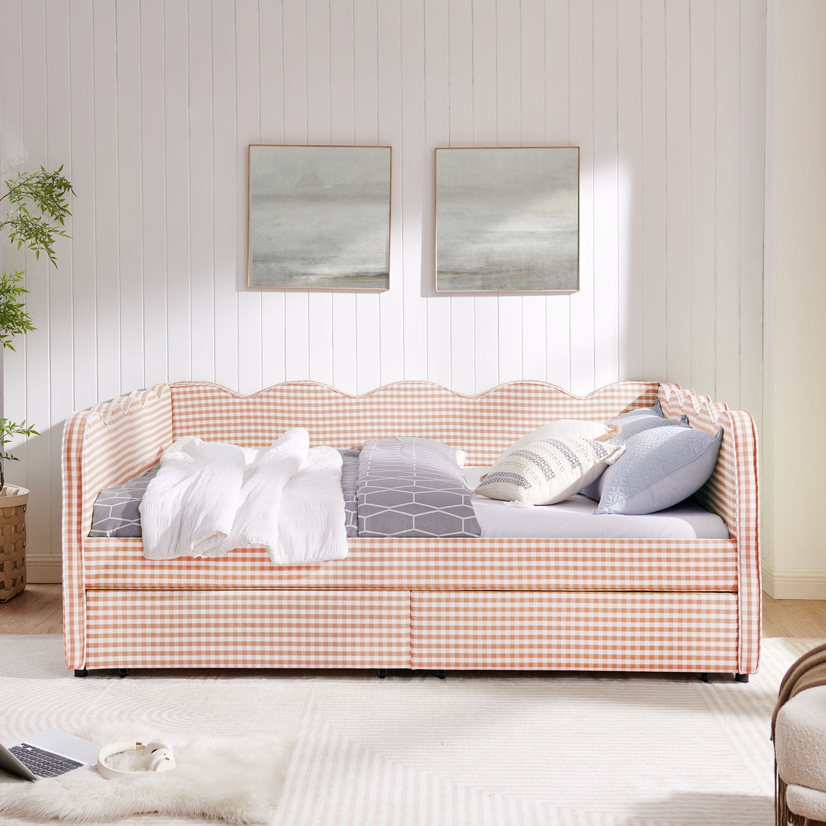 Gingham Daybed with USB Charging Port and Wave-Shaped Design - Multiple Colors