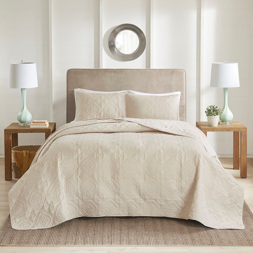 Cream 3 Piece Reversible Bedspread Set with Quilted Medallion - King/Cal King