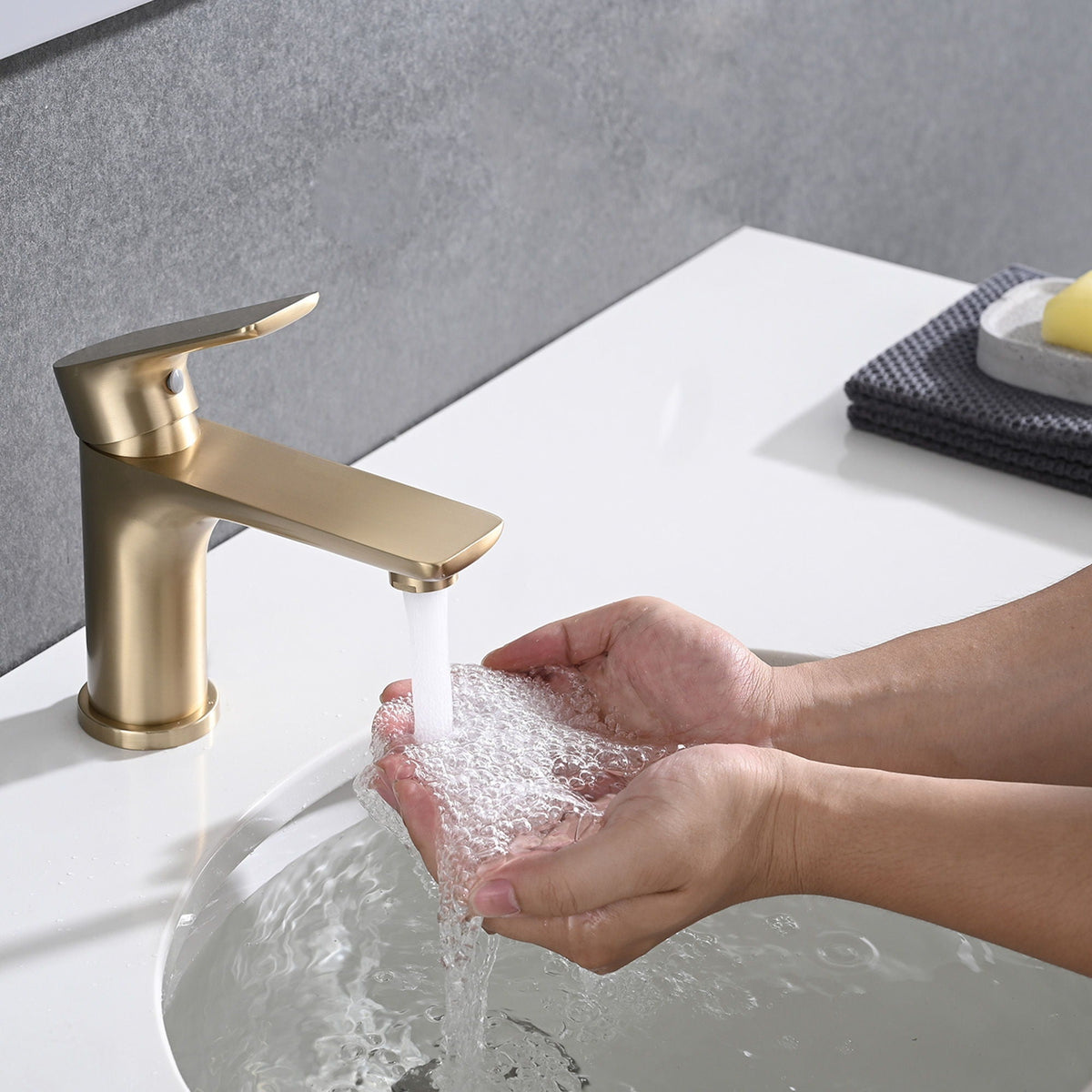 Modern Bathroom Sink Faucet with Single Handle - Gold or Black