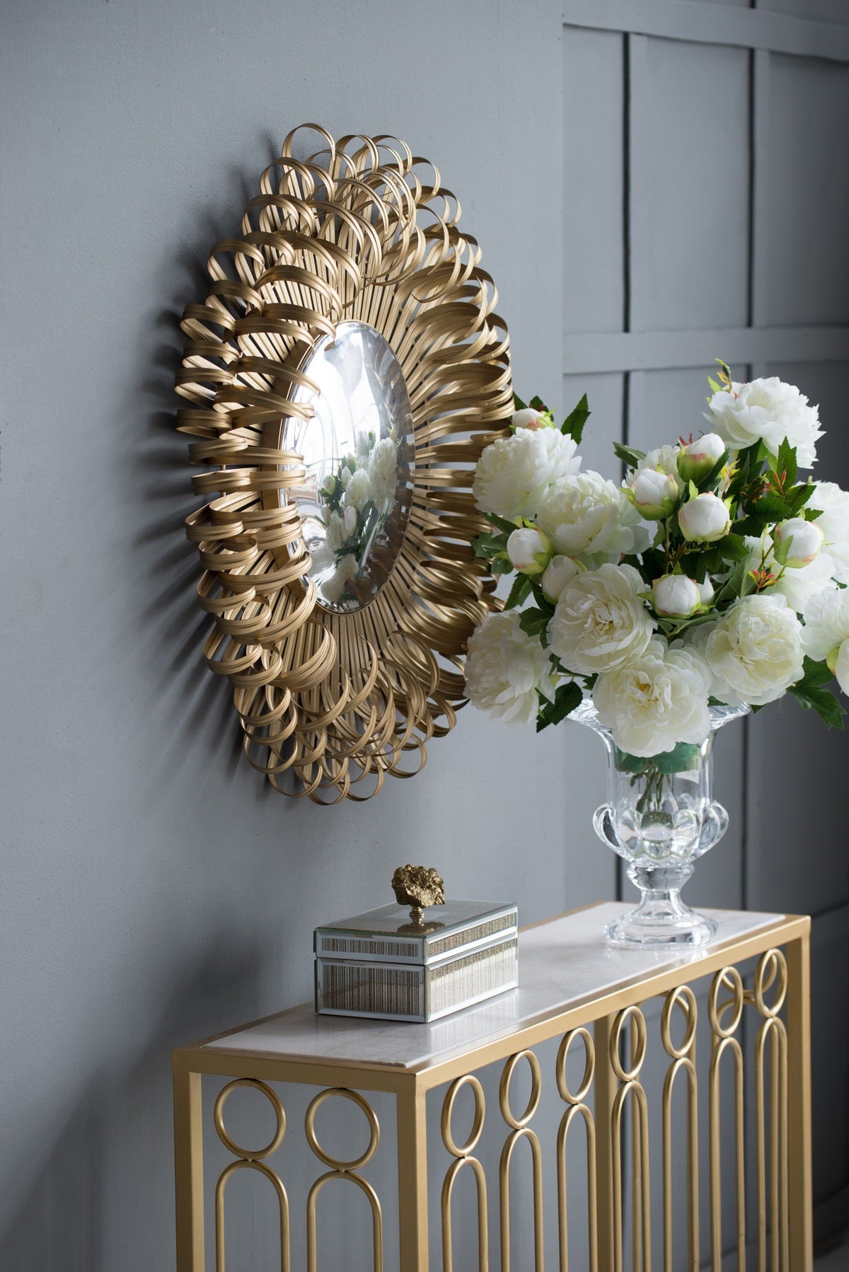 Sunburst Design Wall Mirror with Decorative Gold Finish - Modern Entryway