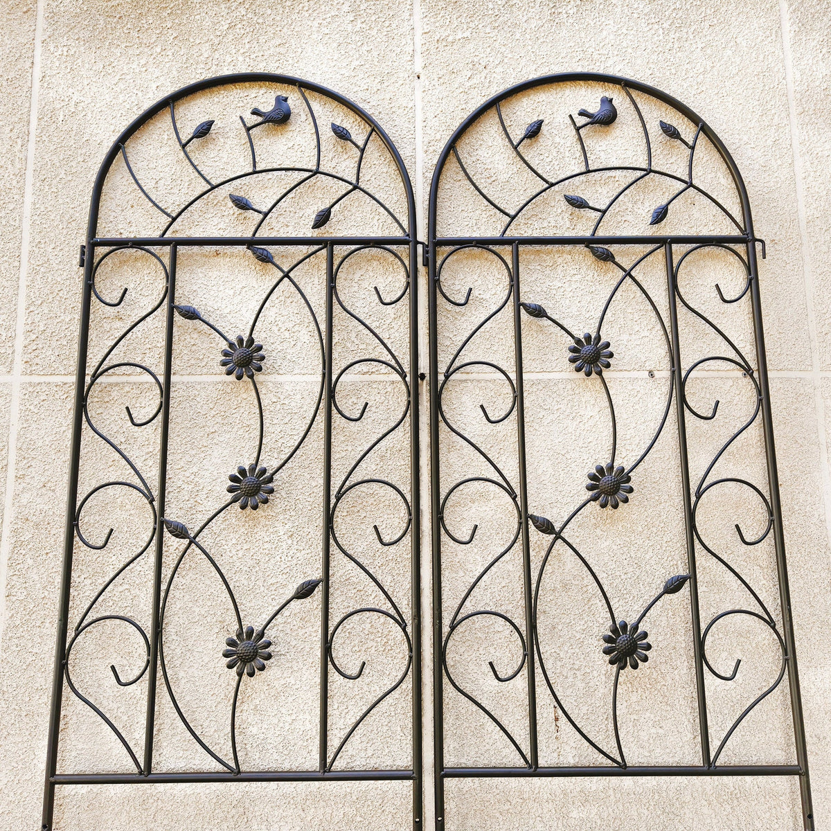 Rustproof Metal Garden Trellis Set with Reliable Plant Support - Brown