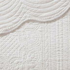 3 Piece Reversible Scalloped Edge Quilt Set White Full/Queen