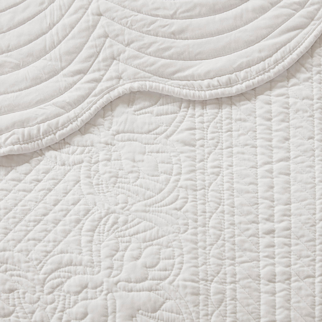 3 Piece Reversible Scalloped Edge Quilt Set White Full/Queen