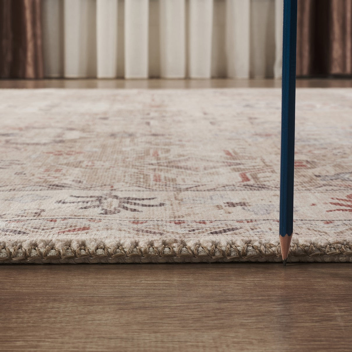 Oxford Collection Area Rug with Traditional Design - 24 x 36 Inches