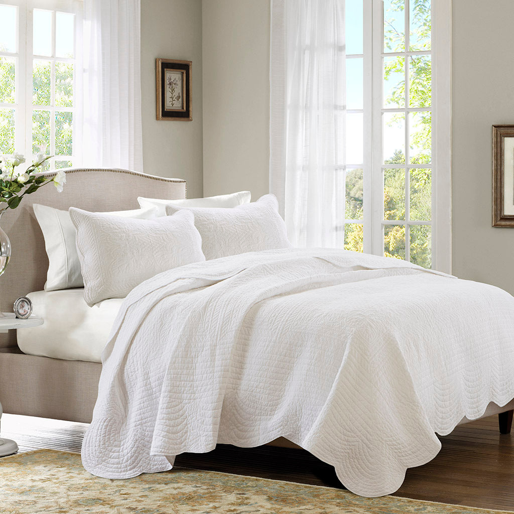 3 Piece Reversible Scalloped Edge Quilt Set White Full/Queen