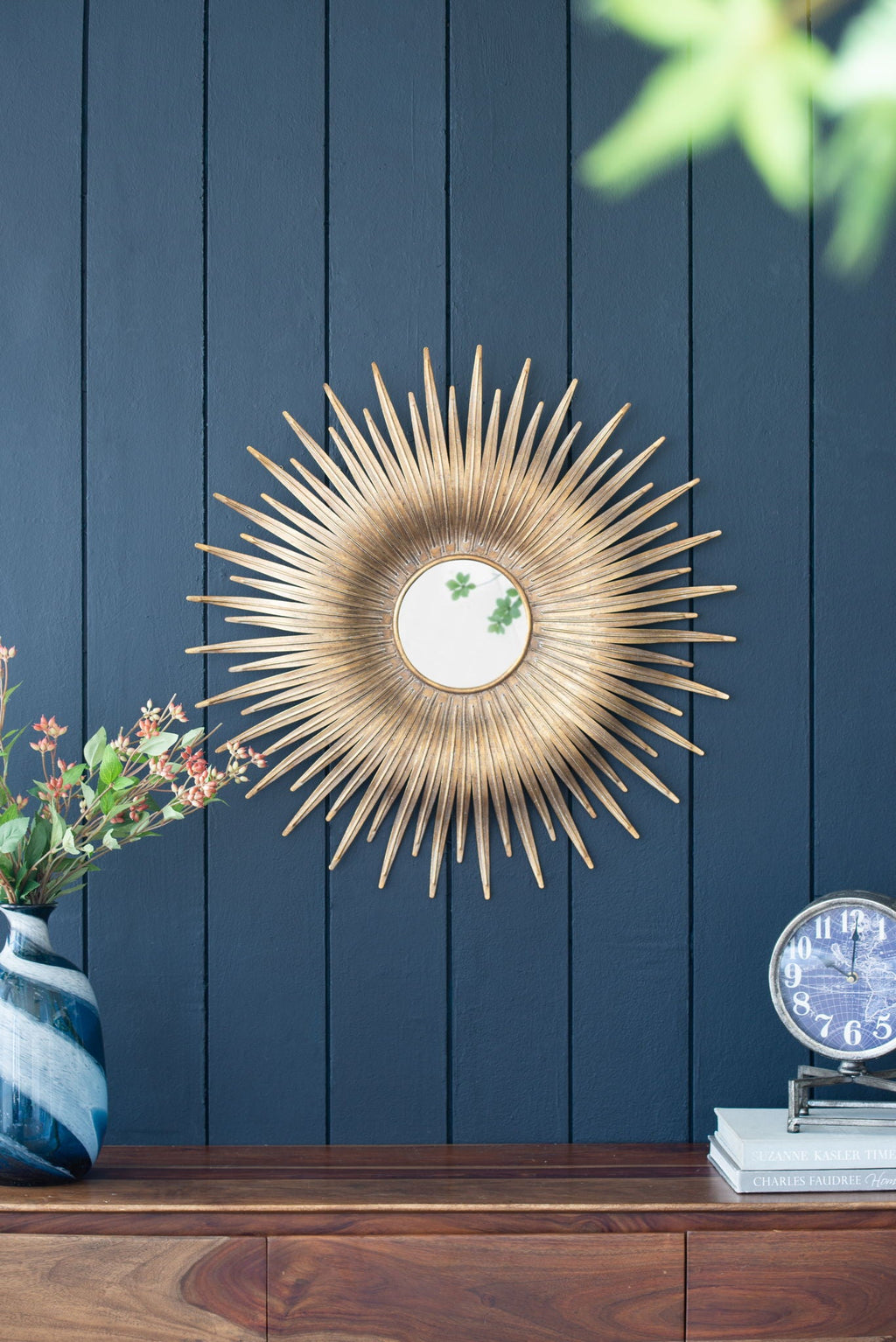 Retro Sunburst Metal Wall Mirror with Decorative Design - Gold