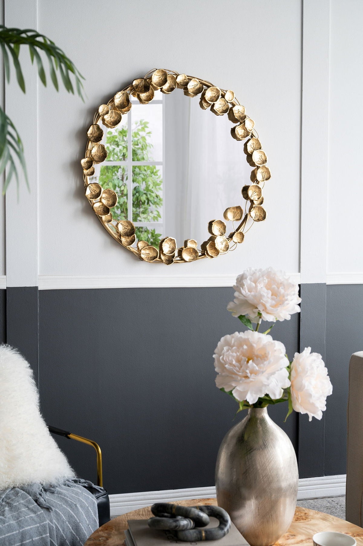 Round Metal Wall Mirror With Leaf Accents in Gold