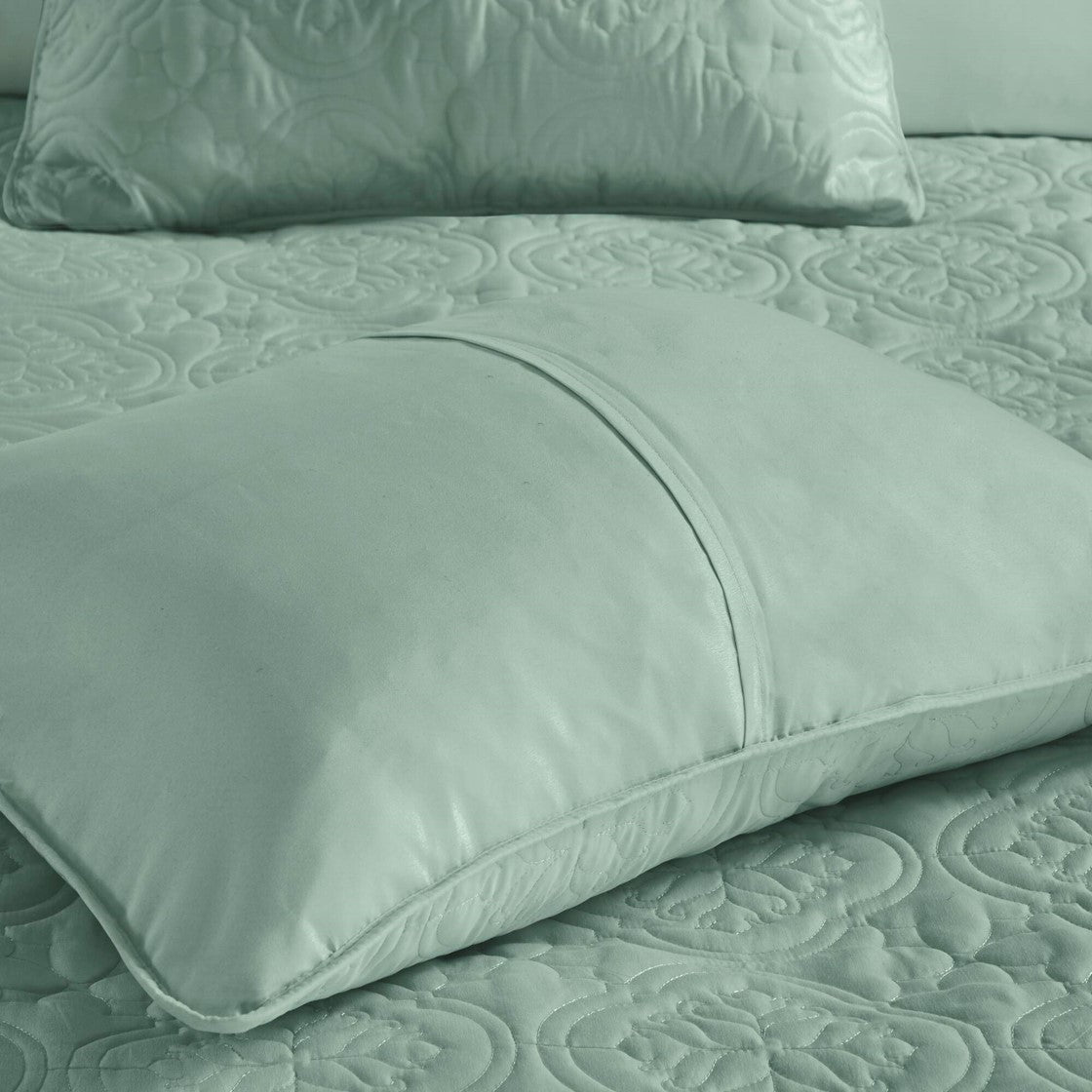 Seafoam 3 Piece Reversible Bedspread Set with Medallion Quilting - Full/Queen