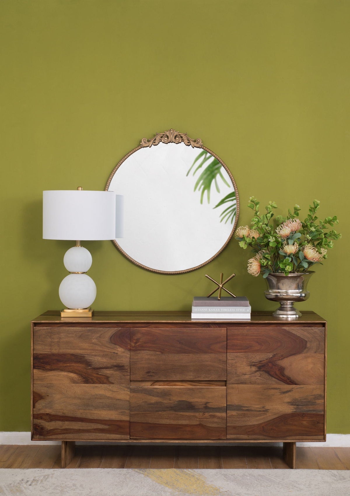 Classic Design Wall Mirror with Baroque-Inspired Frame – Gold or Black