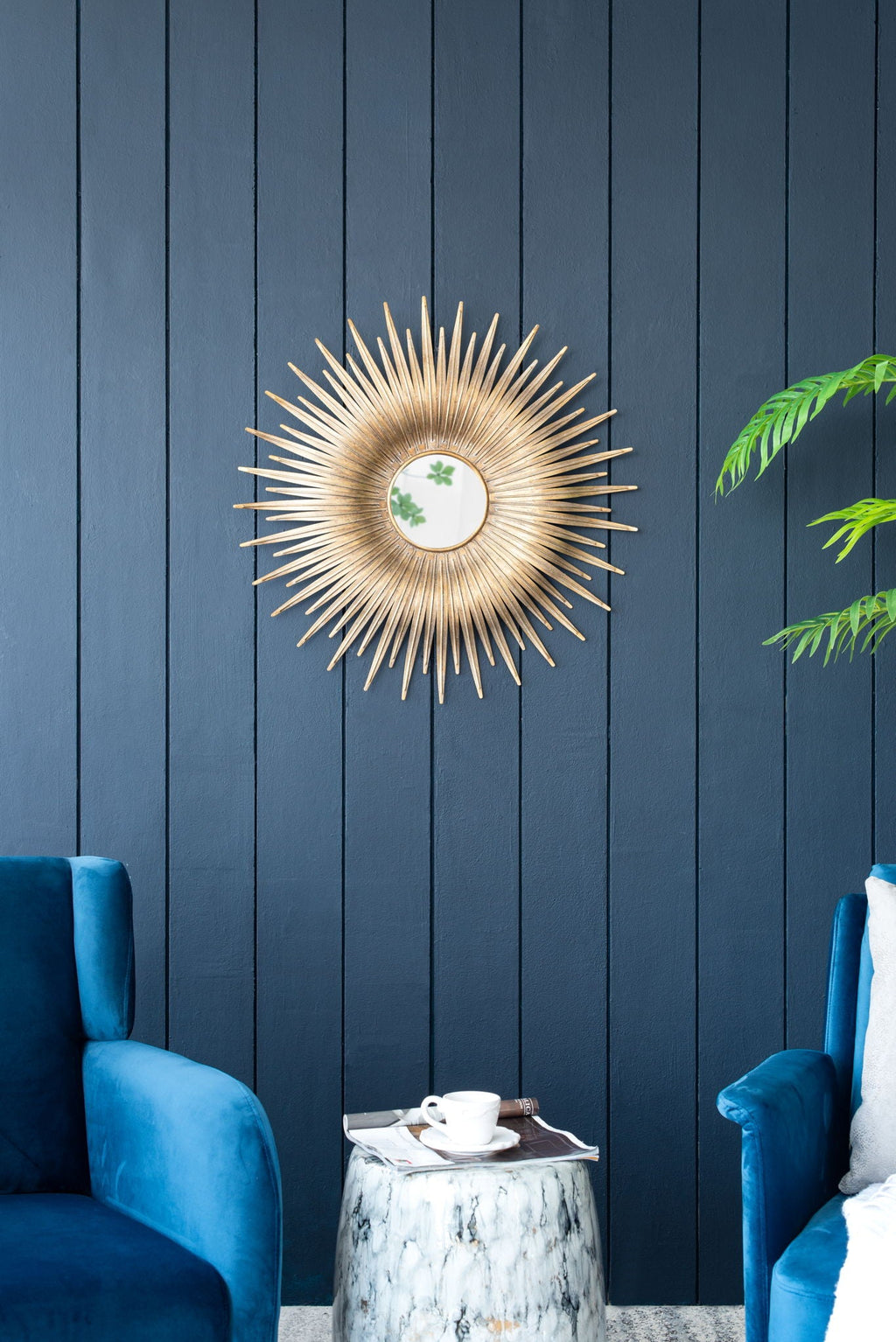 Retro Sunburst Metal Wall Mirror with Decorative Design - Gold