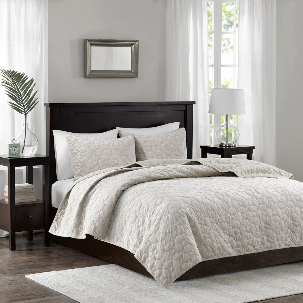 Ivory Velvet Quilt Set with Antimicrobial Finish - King/Cal King