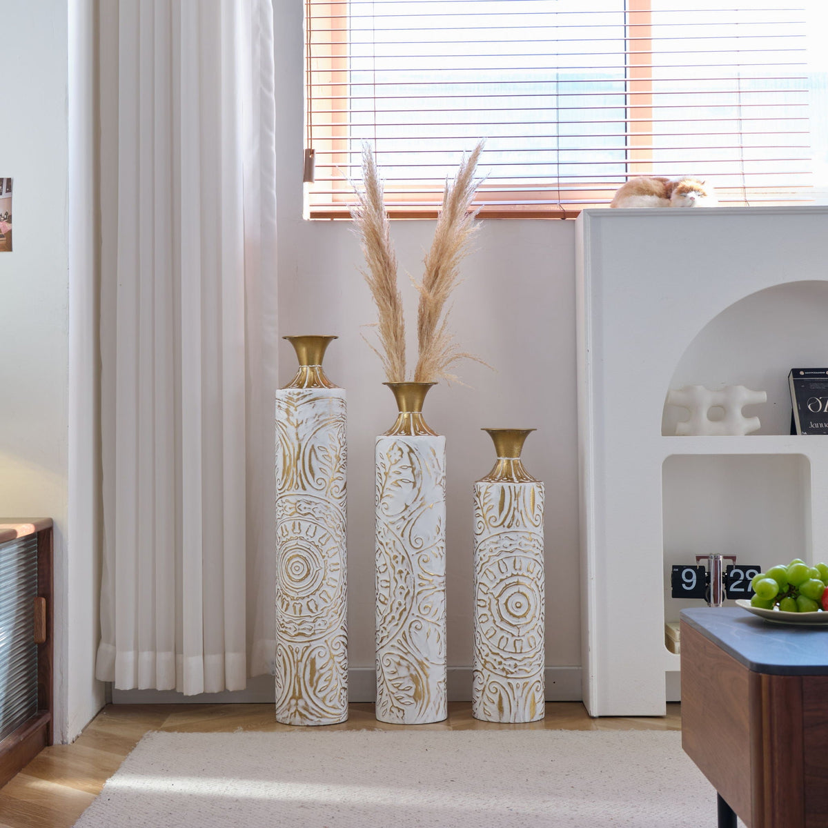 White / Gold Metal Floor Vases Set of 3 with Durable Modern Design