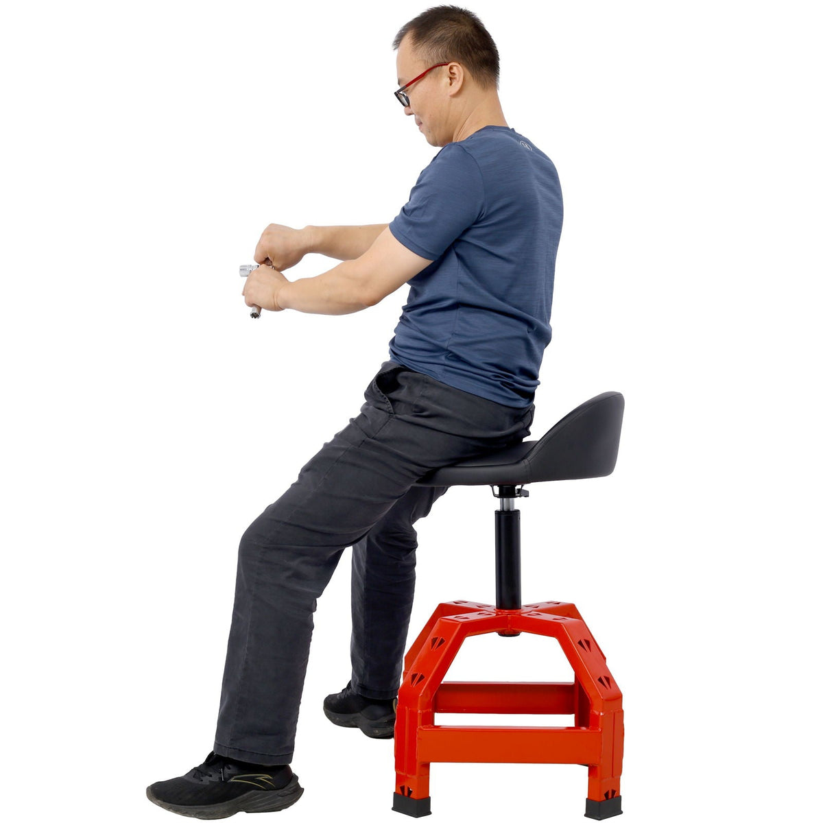 Pneumatic 360 Degree Swivel Mechanics Stool with Adjustable Height - Red or Black