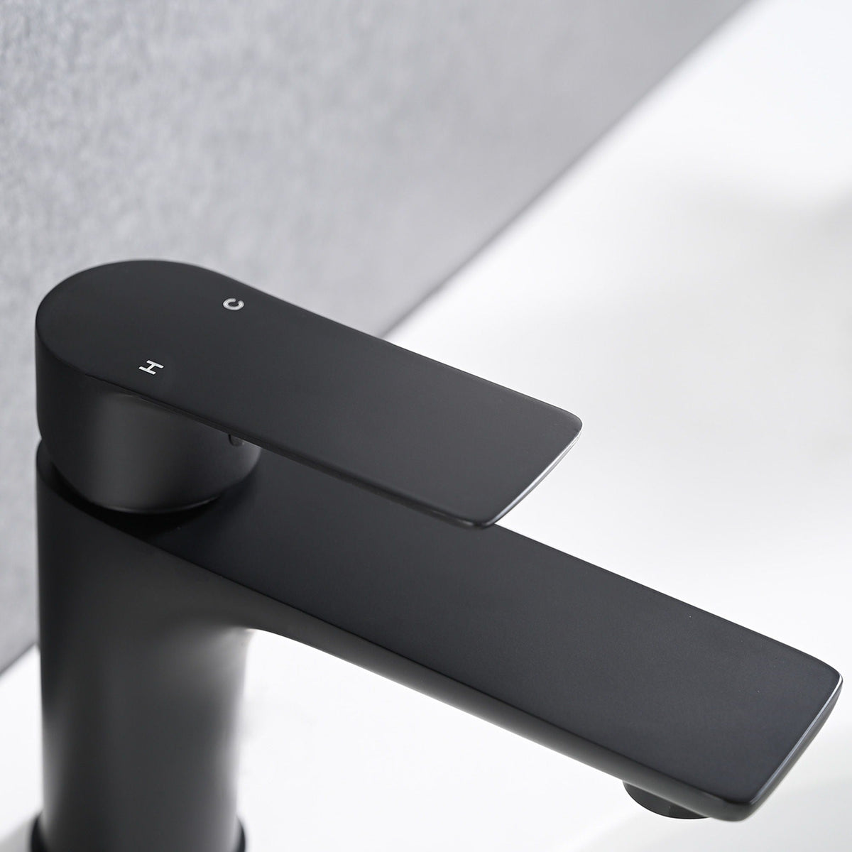 Modern Bathroom Sink Faucet with Single Handle - Gold or Black