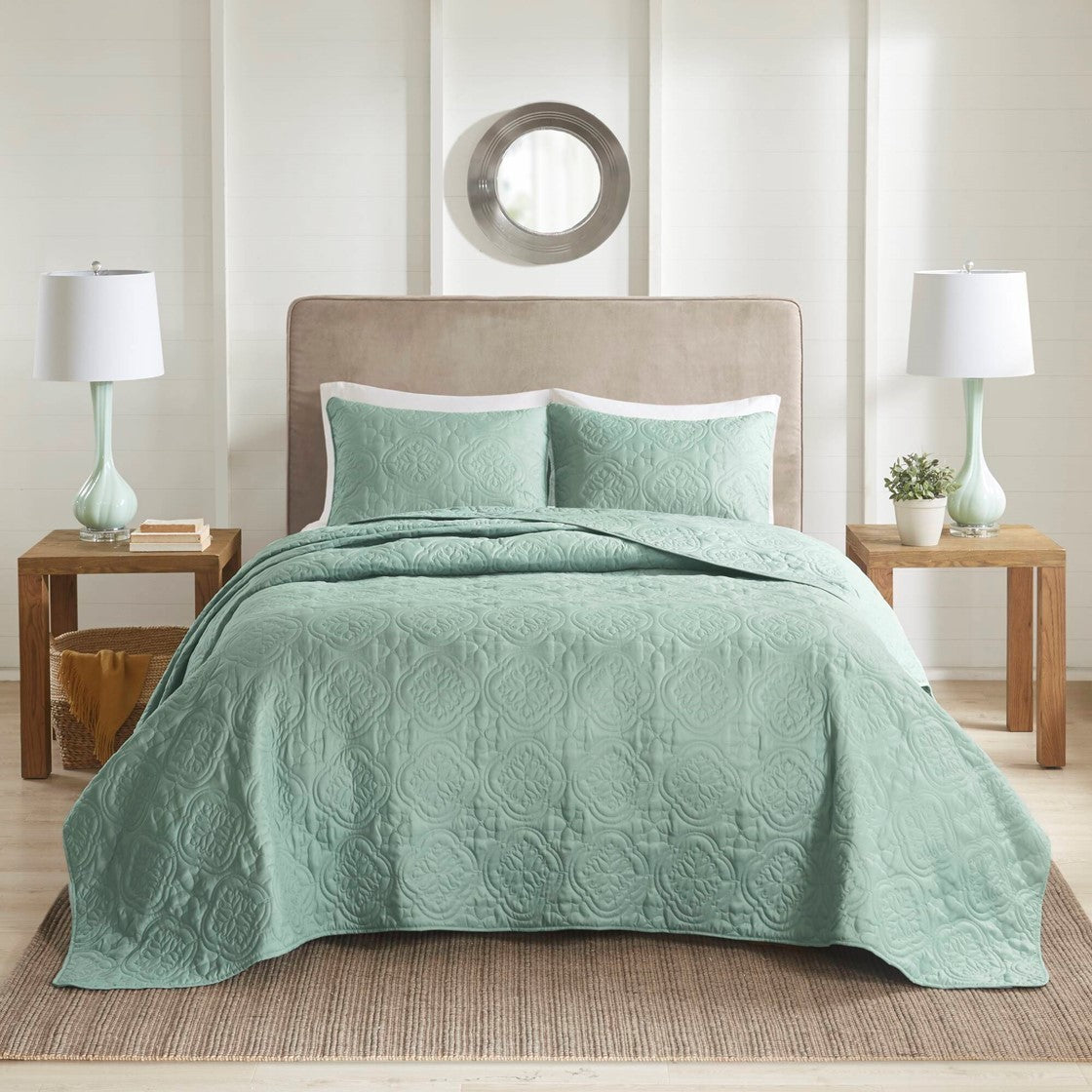 Seafoam 3 Piece Reversible Bedspread Set with Medallion Quilting - Full/Queen