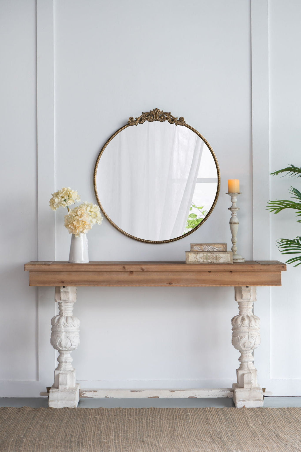 Classic Design Wall Mirror with Baroque-Inspired Frame – Gold or Black