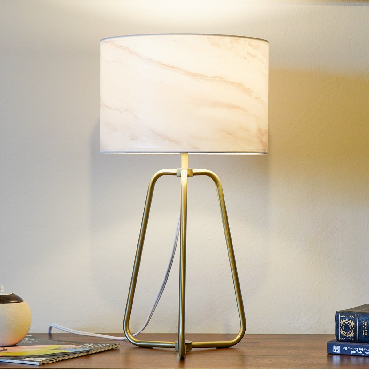 White Desk Lamp with Metal Base - Optima