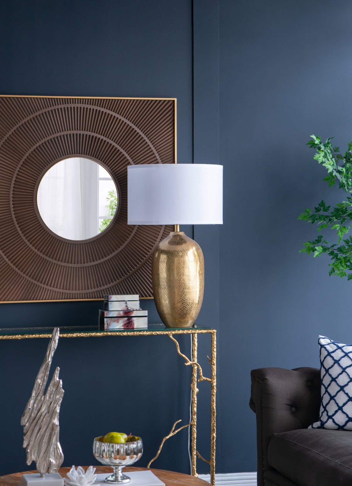 Round Aluminum Table Lamp with White Fabric Shade - Gold