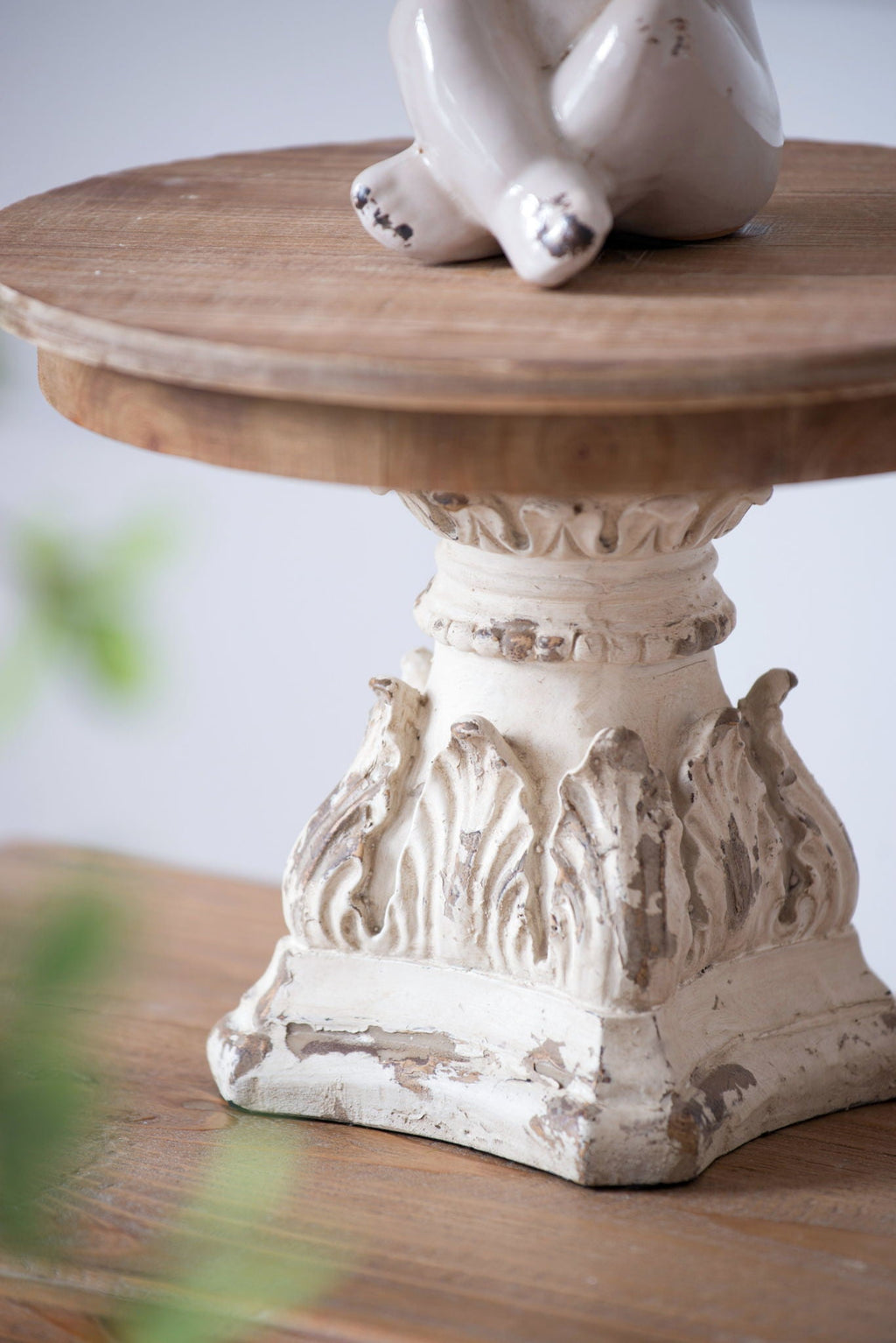 Wood Cake Stand With Magnesium Base - Cream / Brown
