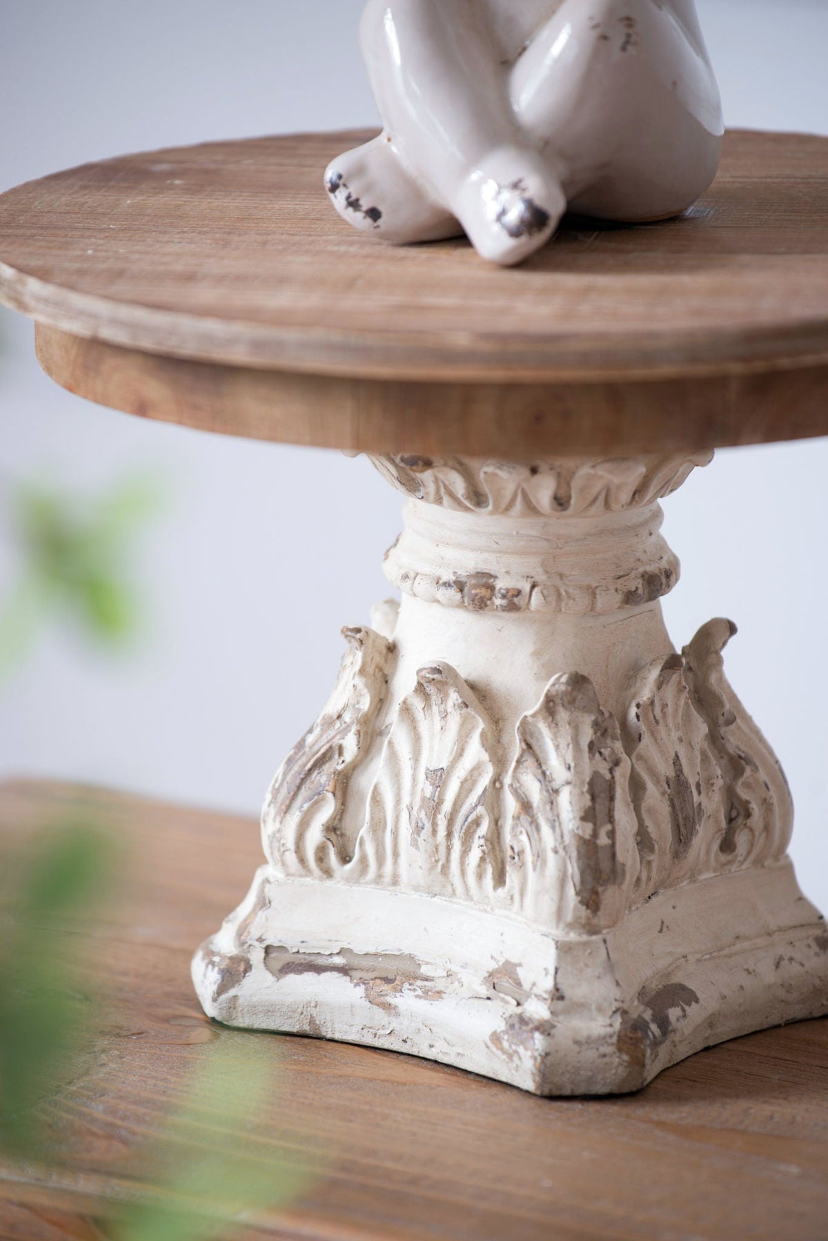 Wood Cake Stand With Magnesium Base - Cream / Brown