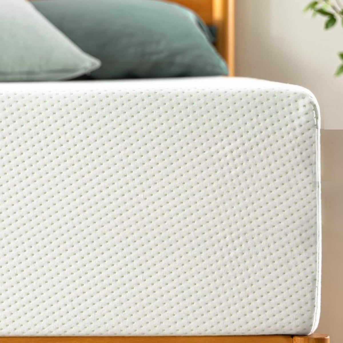 10" Queen Size Mattress with Pressure-Relieving Memory Foam - White