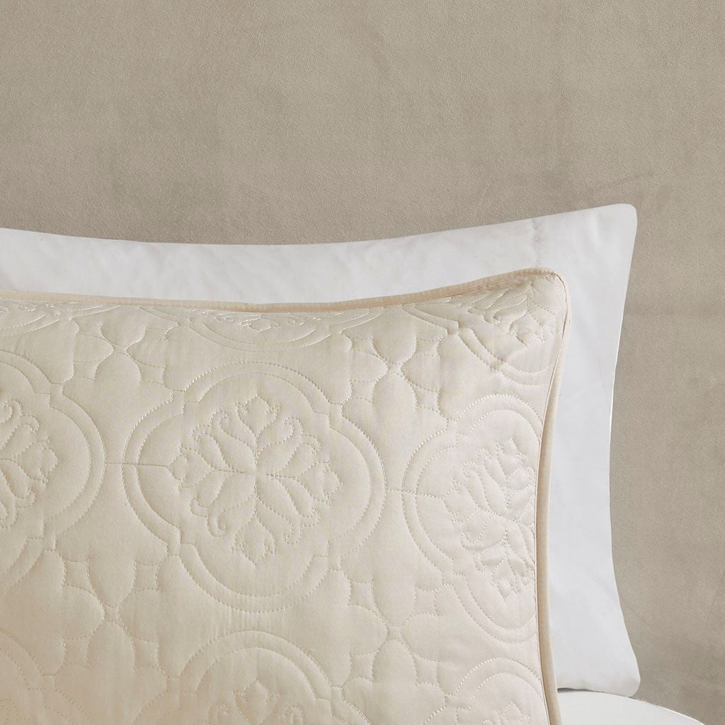 Cream 3 Piece Reversible Bedspread Set with Quilted Medallion - King/Cal King