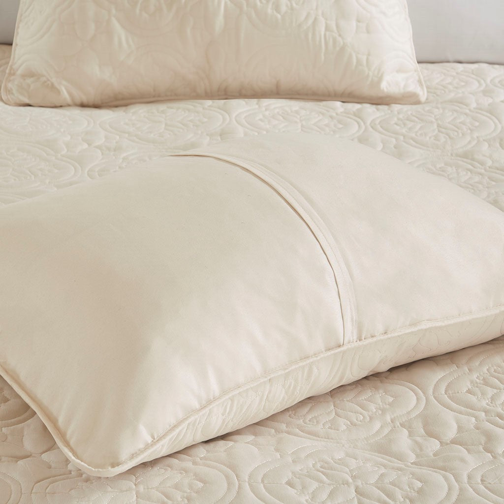 Cream 3 Piece Reversible Bedspread Set with Quilted Medallion - King/Cal King