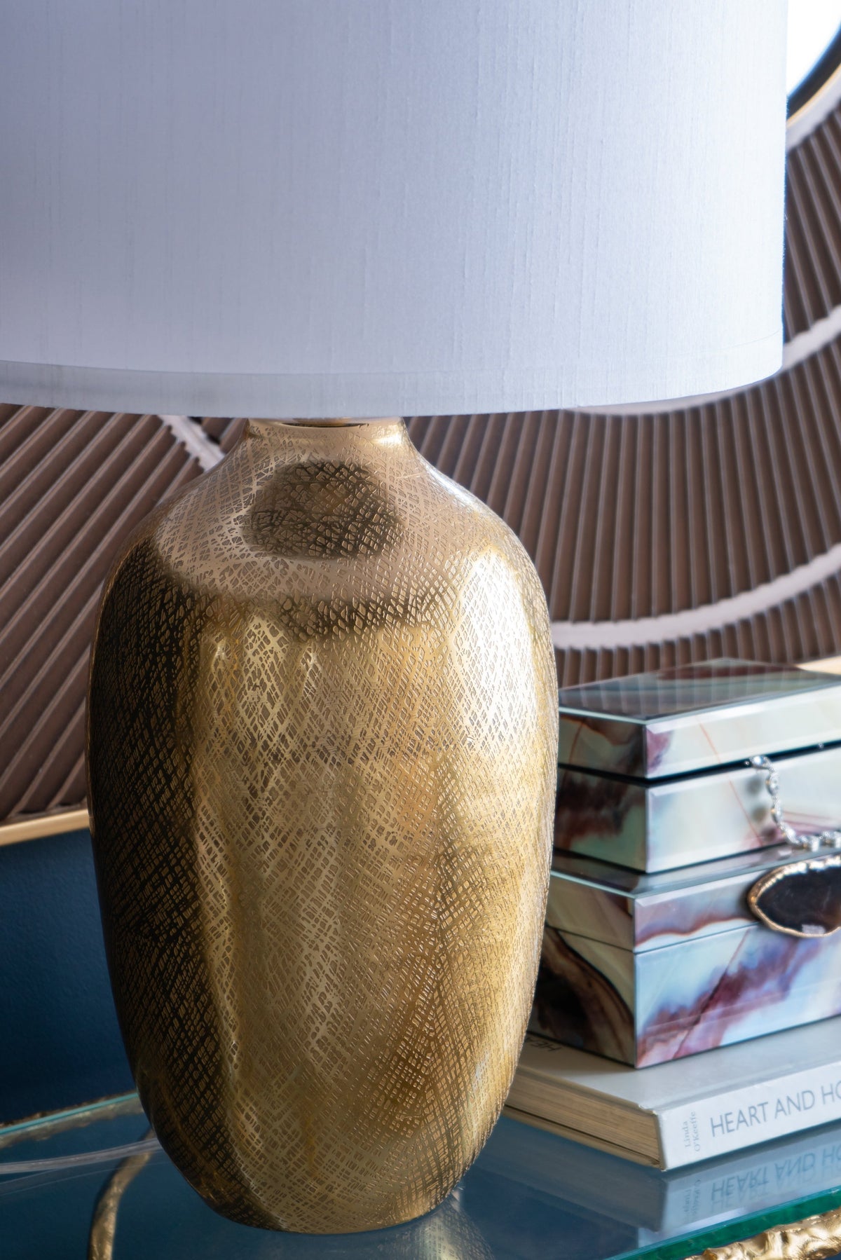 Round Aluminum Table Lamp with White Fabric Shade - Gold