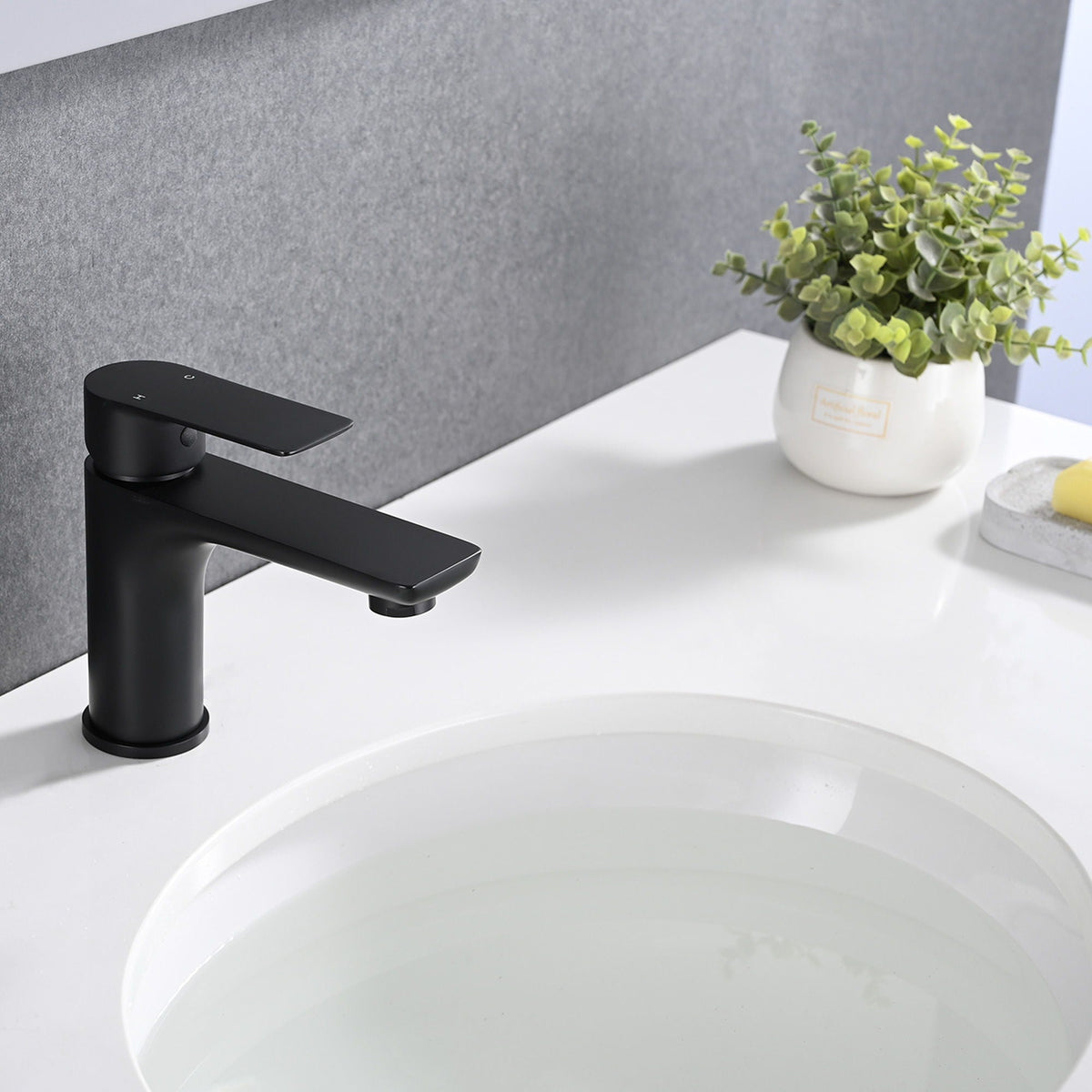 Modern Bathroom Sink Faucet with Single Handle - Gold or Black